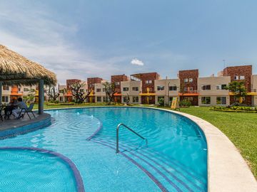 Casa con Rood Garden, seguridad en condominio en Morelos