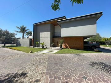 Casa en Venta en Privada Las Haciendas, Lomas 4a. Seccion 3 recamaras