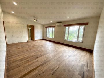 Casa en Venta en Sierra Alta con Recámara en PLANTA BAJA con baño completo, ALBERCA y terraza con increíbles vistas!
