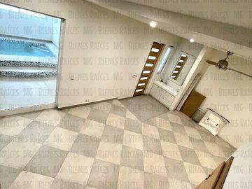 Casa en Venta en Sierra Alta con Recámara en PLANTA BAJA con baño completo, ALBERCA y terraza con increíbles vistas!