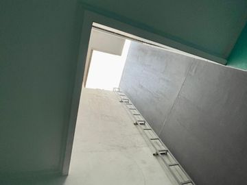 Jual Rumah dengan Kolam Renang di
