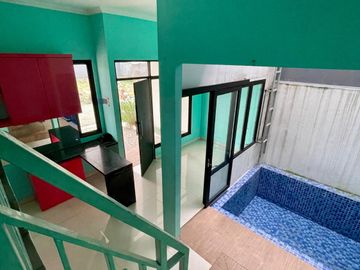 Jual Rumah dengan Kolam Renang di