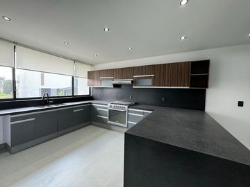 Casa con sótano y roof top en Argenta Residencial, Zapopan