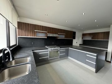 Casa con sótano y roof top en Argenta Residencial, Zapopan