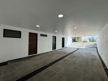 Casa con sótano y roof top en Argenta Residencial, Zapopan