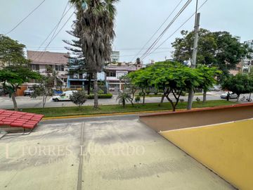 OCASIÓN VENTA DE CASA DE 3 PISOS 180M2 DE TERRENO CON LOCAL COMERCIAL  EN PUEBLO LIBRE