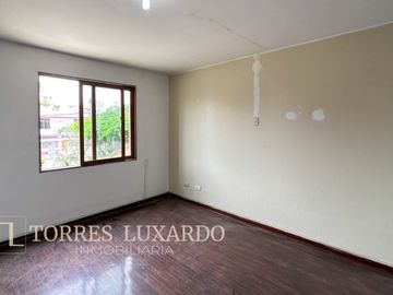 OCASIÓN VENTA DE CASA DE 3 PISOS 180M2 DE TERRENO CON LOCAL COMERCIAL  EN PUEBLO LIBRE