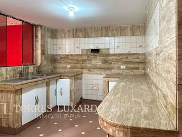 OCASIÓN VENTA DE CASA DE 3 PISOS 180M2 DE TERRENO CON LOCAL COMERCIAL  EN PUEBLO LIBRE