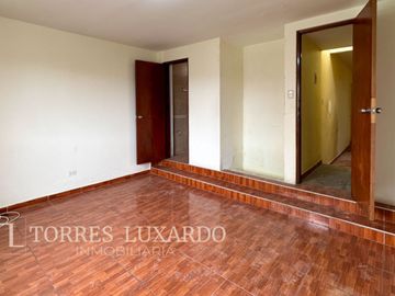 OCASIÓN VENTA DE CASA DE 3 PISOS 180M2 DE TERRENO CON LOCAL COMERCIAL  EN PUEBLO LIBRE