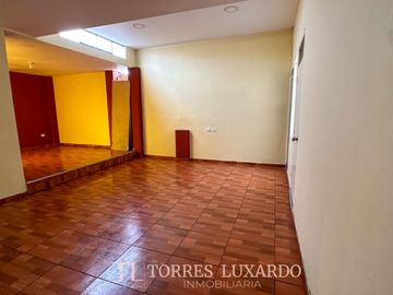 OCASIÓN VENTA DE CASA DE 3 PISOS 180M2 DE TERRENO CON LOCAL COMERCIAL  EN PUEBLO LIBRE