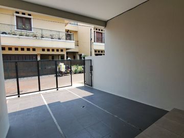 Rumah Baru Siap Huni Cawang Kramat Jati Dekat Stasiun Dekat Mall Kalibata Nego