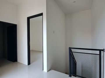 Rumah Baru Siap Huni Cawang Kramat Jati Dekat Stasiun Dekat Mall Kalibata Nego