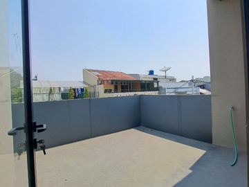 Rumah Baru Siap Huni Cawang Kramat Jati Dekat Stasiun Dekat Mall Kalibata Nego