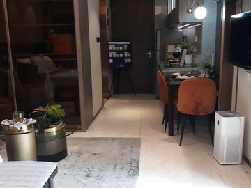 Spacious 2 Bedroom Condo Unit w/Balcony for Sale in Pasay City