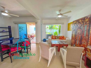Hermosa casa en renta mensual y vacacional. Terraza con jardín y acceso directo a la alberca del condominio