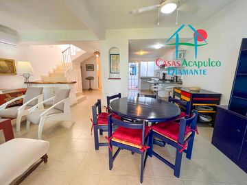 Hermosa casa en renta mensual y vacacional. Terraza con jardín y acceso directo a la alberca del condominio