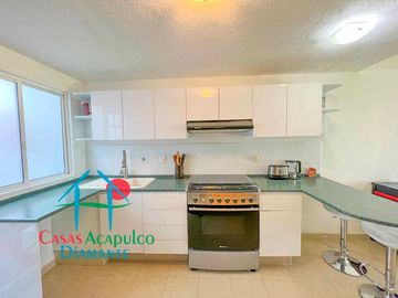 Hermosa casa en renta mensual y vacacional. Terraza con jardín y acceso directo a la alberca del condominio