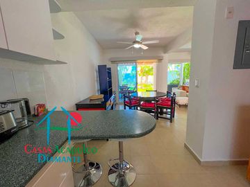 Hermosa casa en renta mensual y vacacional. Terraza con jardín y acceso directo a la alberca del condominio