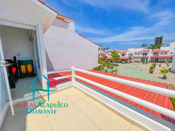 Hermosa casa en renta mensual y vacacional. Terraza con jardín y acceso directo a la alberca del condominio