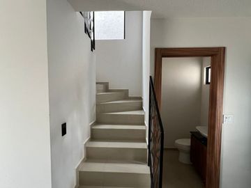 EXCELENTE CASA 🏡 EN PACHUCA 3 RECAMARAS 2 BAÑOS TODO EN PRIVADA CON AMENIDADES Y METRO DE SEPARACIÓN!