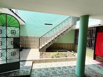 SE VENDE GRAN CASA CON COCHERA - EN ZONA SEGURA DE CARABAYLLO