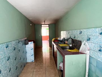 SE VENDE GRAN CASA CON COCHERA - EN ZONA SEGURA DE CARABAYLLO