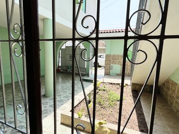 SE VENDE GRAN CASA CON COCHERA - EN ZONA SEGURA DE CARABAYLLO