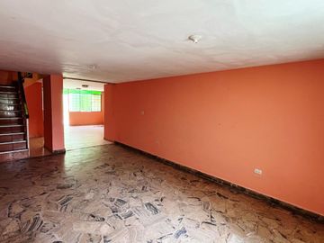 SE VENDE GRAN CASA CON COCHERA - EN ZONA SEGURA DE CARABAYLLO