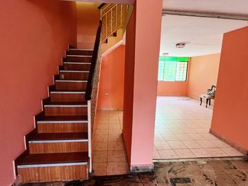 SE VENDE GRAN CASA CON COCHERA - EN ZONA SEGURA DE CARABAYLLO
