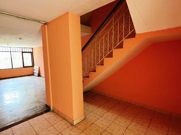 SE VENDE GRAN CASA CON COCHERA - EN ZONA SEGURA DE CARABAYLLO