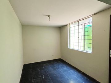 SE VENDE GRAN CASA CON COCHERA - EN ZONA SEGURA DE CARABAYLLO