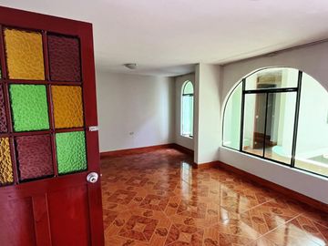SE VENDE GRAN CASA CON COCHERA - EN ZONA SEGURA DE CARABAYLLO