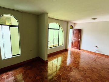 SE VENDE GRAN CASA CON COCHERA - EN ZONA SEGURA DE CARABAYLLO