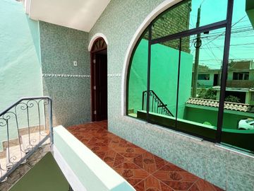 SE VENDE GRAN CASA CON COCHERA - EN ZONA SEGURA DE CARABAYLLO