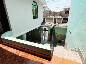 SE VENDE GRAN CASA CON COCHERA - EN ZONA SEGURA DE CARABAYLLO