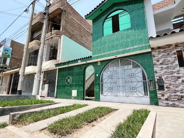 SE VENDE GRAN CASA CON COCHERA - EN ZONA SEGURA DE CARABAYLLO