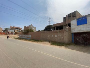 VENTA DE TERRENO CON CASA HUERTA EN PLENA ESQUINA – PUENTE PIEDRA – 674.50M2