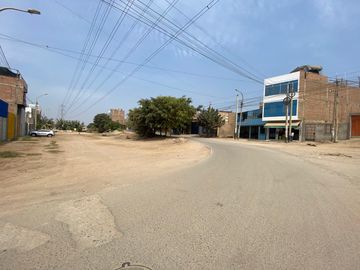 VENTA DE TERRENO CON CASA HUERTA EN PLENA ESQUINA – PUENTE PIEDRA – 674.50M2