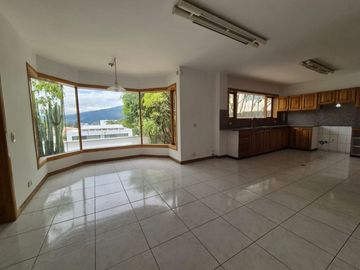 CASA DE VENTA EN CUMBAYA SECTOR SAN FRANCISCO