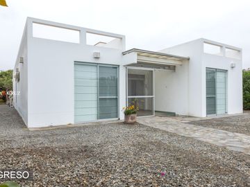 CASA VACACIONAL EN VENTA, San Antonio, Cañete. Km. 84 de la Panamericana Sur.