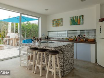 CASA VACACIONAL EN VENTA, San Antonio, Cañete. Km. 84 de la Panamericana Sur.