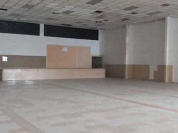 Venta Edificio de 2 Pisos, Tiene Oficinas, 6 Bodegas. Área 13.238,91 m² Via a Daule 5.5 Km