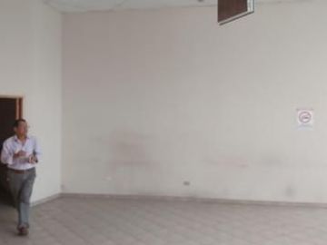 Venta Edificio de 2 Pisos, Tiene Oficinas, 6 Bodegas. Área 13.238,91 m² Via a Daule 5.5 Km