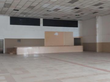Venta Edificio de 2 Pisos, Tiene Oficinas, 6 Bodegas. Área 13.238,91 m² Via a Daule 5.5 Km