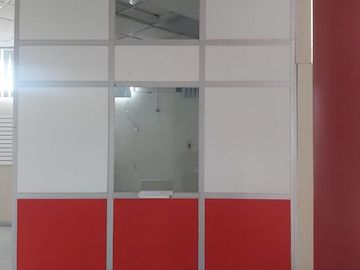 Venta Edificio de 2 Pisos, Tiene Oficinas, 6 Bodegas. Área 13.238,91 m² Via a Daule 5.5 Km