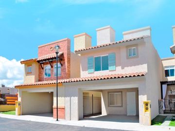 Casa en Venta de 3 Recámaras en Fraccionamiento con Alberca. Modelo Pontevel.