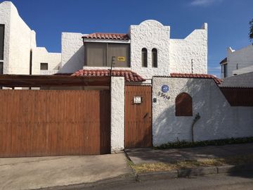 Linda casa Las Vicuñas, Jardines del Sur