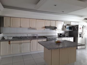 SE VENDE RESIDENCIA EN COSTA DE OROR CON ALBERCA