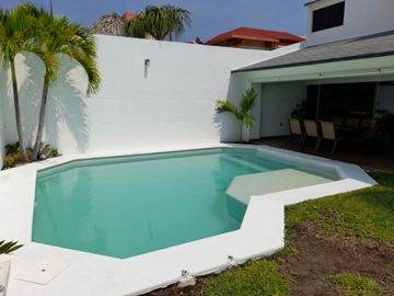 SE VENDE RESIDENCIA EN COSTA DE OROR CON ALBERCA