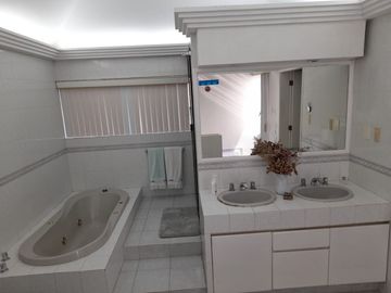SE VENDE RESIDENCIA EN COSTA DE OROR CON ALBERCA
